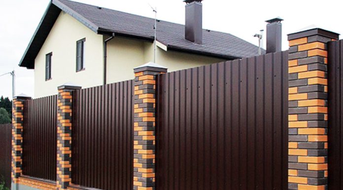 Заборы под ключ в Москве: из каких материалов их чаще всего заказывают