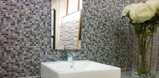 Отделка ванной комнаты плиткой под мозаику