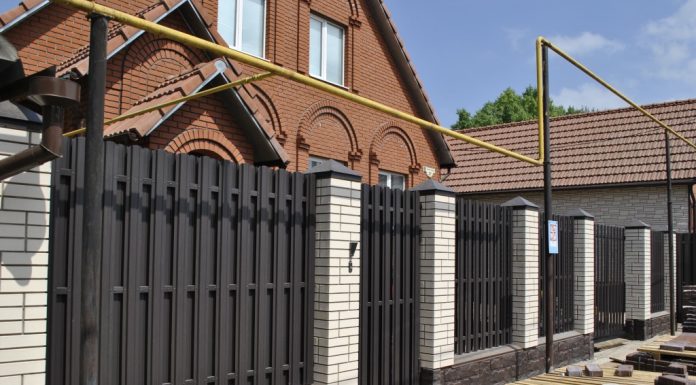 Советы по выбору забора для частного дома