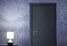 Особенности влагостойких композитных межкомнатных дверей