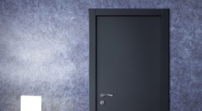 Особенности влагостойких композитных межкомнатных дверей