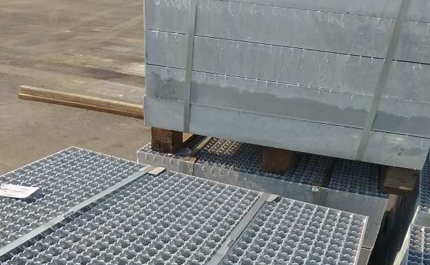 Где используется настил металлический решетчатый