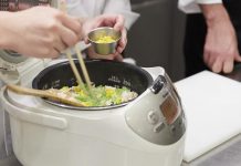 В чем готовят рис и пиццу профессиональные повара: подробности