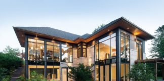 Остекление коттеджей: где его получить?