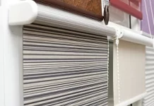 Можно ли вешать жалюзи на пластиковые окна: подробности