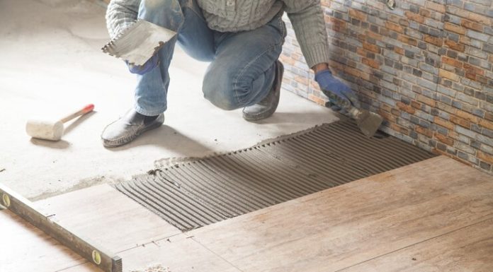 Что самое важное при укладке плитки ПВХ под углом: основные моменты