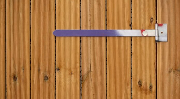 Палубные доски для садовых дорожек: эстетика и долговечность