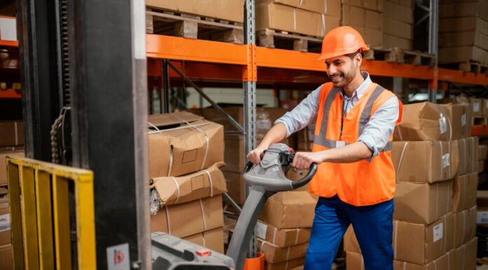 Как правильно эксплуатировать ручной штабелер: инструкция по применению